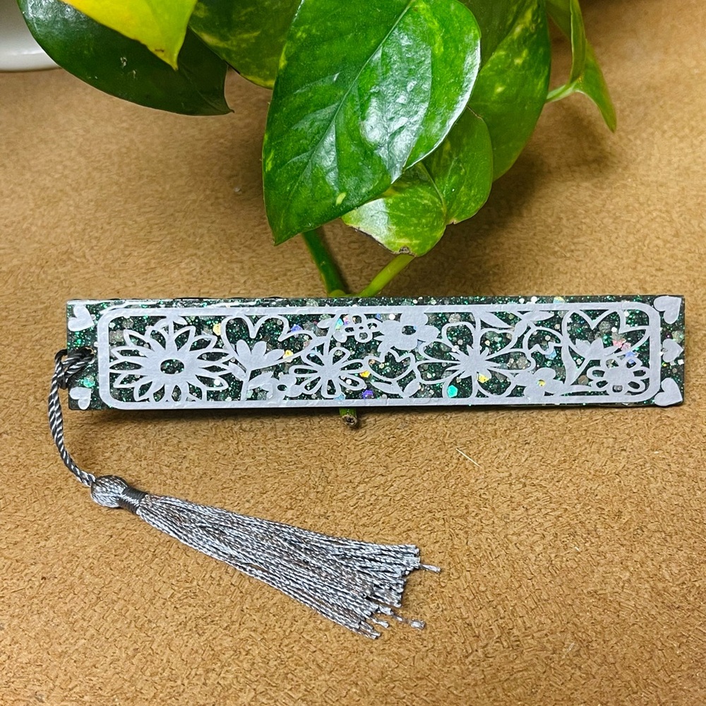 Bookmarker resin glitter